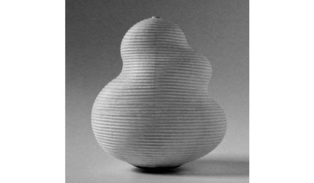 <strong>SUZUMO CHOCHIN DESIGN MIC*ITAYA</strong>　DESIGNTIDE TOKYO 2012 LINEUP　「なつのくも –SUMMER CLOUD-」（H290×W195×D260mm）2万7300円