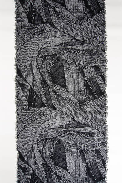 <strong>『新井淳一の布 伝統と創生』</strong>　《布目柄》 ウール、アクリル 1982年 