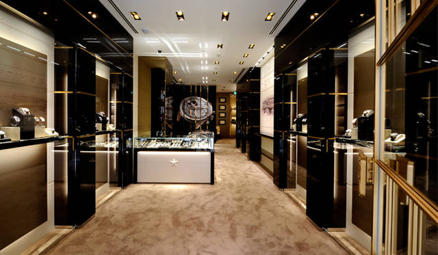 <strong>ZENITH│ゼニス</strong>　ゼニスが銀座にオープンさせた新コンセプトブティックの内観。ショップに一歩足を踏み入れるだけで、ゼニスの世界観を堪能できる