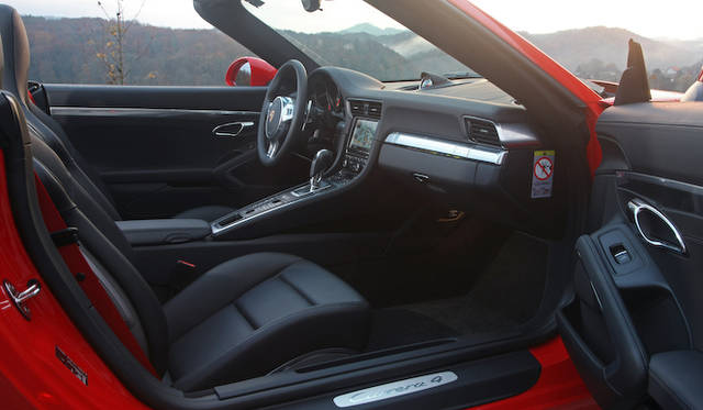 <strong>Porsche 911 Carrera 4 Cabriolet｜ポルシェ 911 カレラ4 カブリオレ</strong>