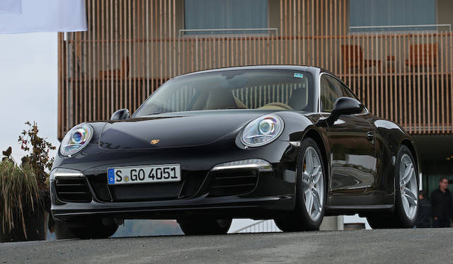 <strong>Porsche 911 Carrera 4｜ポルシェ 911 カレラ4 </strong>