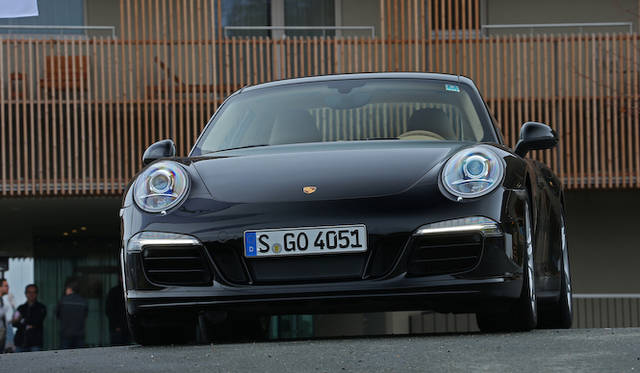 <strong>Porsche 911 Carrera 4｜ポルシェ 911 カレラ4 </strong>