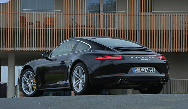 <strong>Porsche 911 Carrera 4｜ポルシェ 911 カレラ4 </strong>