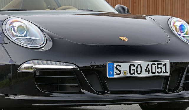 <strong>Porsche 911 Carrera 4｜ポルシェ 911 カレラ4 </strong>