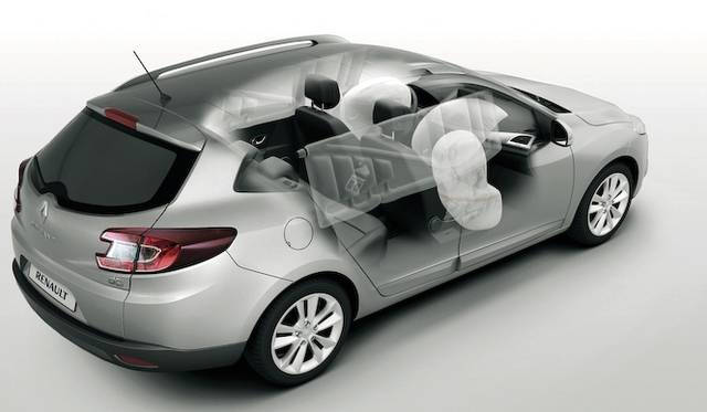 <strong>Renault Megane GT Line｜ルノー メガーヌ GTライン</strong><br />メガーヌ エステートGTライン エアバック展開イメージ