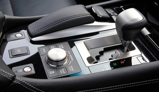 <strong>Lexus LS600h F Sport｜レクサス LS600h F スポーツ</strong>