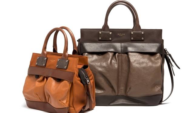 <strong>rag & bone│ラグ＆ボーン</strong>　パイロットバッグ サイズ W33×H30.48×D5.5cm（ラージ・直営店限定） W24×H20×D10cm（スモール・西日本限定） カラー ブラック、モカ、ウォルナット 9万9750円（ラージ）/7万3500円（スモール）