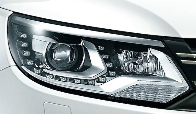 <strong>Volkswagen Tiguan TSI BlueMotion Technology R-Line Package│<br />フォルクスワーゲン ティグアン TSIブルーモーションテクノロジー Rラインパッケージ</strong><br />「R-Line Package」専用のバイキセノンヘッドライトは、オートハイトコントロール機能付き。