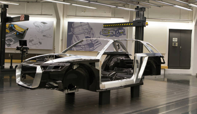 <strong>Audi crosslane coupe｜アウディ クロスレーン クーペ</strong><br />アルミニウム、炭素繊維強化プラスチック（CFRP）、ガラス繊維強化プラスチック（GFRP）を複合的にもちいるマルチマテリアルフレーム