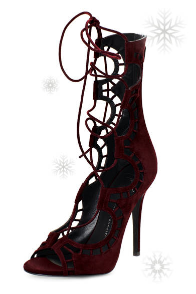 Gieseppe Zanotti Design<br />ジュゼッペ・ザノッティ・デザイン<br /><br />レースアップシューズで、足もとをBOHOシックに仕上げて。<br /><br />シューズ <br />13万6500円<br /><br />Giuseppe Zanotti Design 表参道ヒルズ店<br />期間｜～2013年７月<br />場所｜表参道ヒルズ　本館1階<br />東京都渋谷区神宮前4-12-10<br /><br />ブルーベル・ジャパン<br />Tel. 03-5413-1050