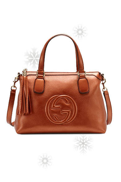 GUCCI｜グッチ<br /><br />タッセルのアクセントや、ブランドのシグネチャーであるインターロッキンGが大胆にエンボスされたデザインが印象的。<br /><br />「SOHO」バッグ　[W32×H21×D15cm]<br />15万9600円<br /><br />グッチ ジャパン カスタマーサービス<br />Tel. 03-5469-6611<br />http://www.gucci.com/