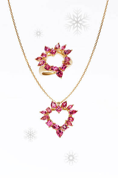 TASAKI｜タサキ<br /><br />ハートをかたどるジュエリーは女性らしさの象徴。ピンクトルマリンでさらにフェミニンに。<br /><br />上／リング [YG×ピンクトルマリン]<br />下／ネックレス [YG×ピンクトルマリン]<br />（チェーン45cm+アジャスター 5cm）<br />各39万9000円<br /><br />TASAKI<br />Tel.03-3289-1184<br />www.tasaki.co.jp