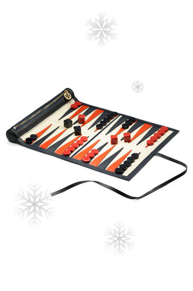 TORY BURCH｜トリー バーチ<br /><br />パーティには欠かせないゲームも、こんなおしゃれなバックギャモンなら、より一層盛り上がりそう。<br /><br />バックギャモン<br />2万2050円<br /><br />ルック<br />Tel. 03-3794-9151