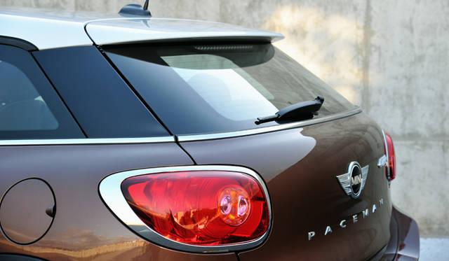 <strong>MINI Paceman｜ミニ ペースマン</strong><br />リヤのコンビネーションランプは、ミニでは初めての横配置とされた