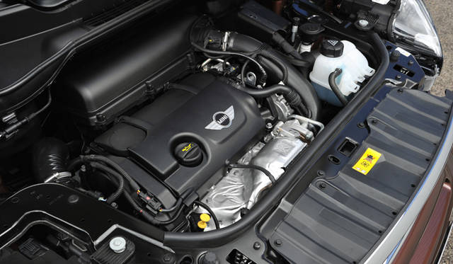 <strong>MINI Paceman｜ミニ ペースマン</strong><br />ペースマンは、「クーパー」と「クーパーS」、それにディーゼルエンジンの「クーパーD」と「クーパーSD」というラインナップで構成されるが、日本へ導入されるのは前者のガソリンエンジンを搭載する2モデルのみとなる