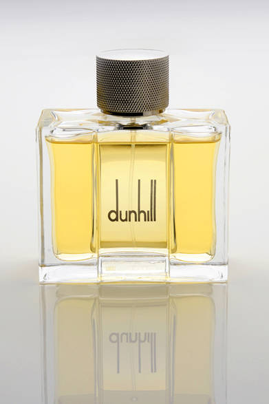 ロンドンの緯度にちなんで付けられたその名も「51.3Ｎ」。スパイシーな香りはダンヒルが志向するダンディズムとリンクする、凛々しくもエレガンス漂うイメージのもの。トップノートからラストノートへ明確に移り変わるトーンが、あたかもロンドンそのものを感じさせるオード･トワレに仕上っている。<br /><br />1万500円（ダンヒル）<br />リシュモン ジャパン<br />Tel.03-4335-1755