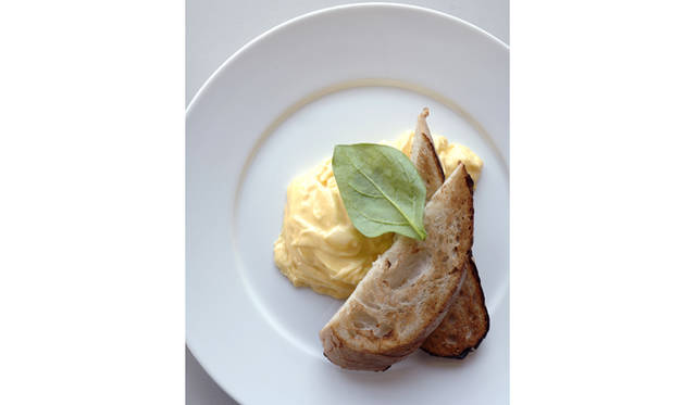 <strong>bills</strong>　海外有名紙に“世界一の卵料理”と評された「オーガニックスクランブルエッグ」