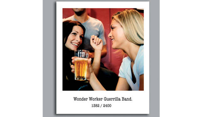 <strong>「Comic Foregrounds Exhibition by Wonder Worker Guerrilla Band.」 </strong>　ポラロイド