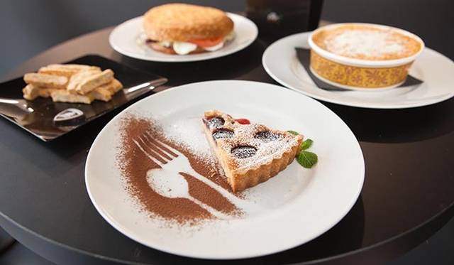 <strong>Lamborghini Christmas Cafe｜ランボルギーニ クリスマスカフェ</strong><br />店内では、イタリアンスタイルのランチ、ディナーメニューが楽しめる