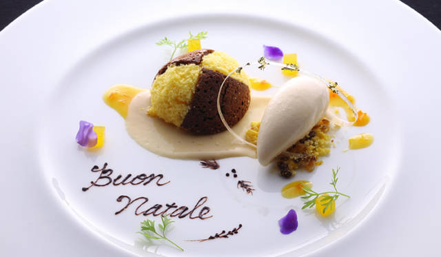 <strong>アルマーニ / リストランテ｜クリスマスディナーコース「NATALE」</strong>　オレンジズッコット パネトーネジェラート シシリー産マルサラのクレーマ、エスプレッソと小菓子