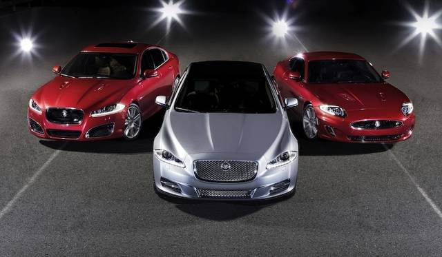 <strong>Jaguar XJ｜ジャガー XJ（中）</strong><br /><strong>Jaguar XF｜ジャガー XF（左）</strong><br /><strong>Jaguar F-TYPE｜ジャガー Fタイプ（右）</strong>