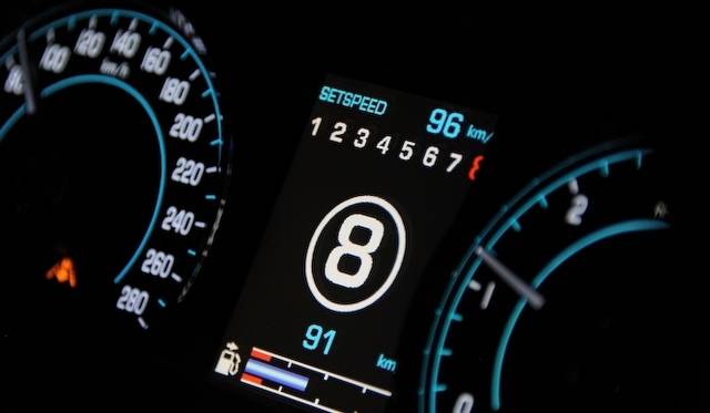 <strong>Jaguar XJ｜ジャガー XJ</strong><br />トランスミッションはZFの8段オートマチックトランスミッションを搭載する