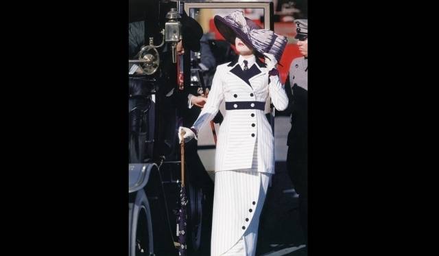 <strong>ART FILE 02｜「Hollywood Costume」</strong>　Titanic  ©  20th Century Fox/Paramount/The Kobal Collection
