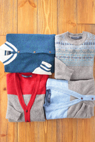 今季で3シーズン目となるフランスのニットブランド、ムッシュー・ラスネール。左上はペルー産の上質なベビーアルパカを使い、手編みで作られたブルゾン型のニット。右上はフランスの工場で編まれたメリノウールのカーディガン。下2枚は、イタリアの高級メリノウール「foam」を使用したカーディガン。いずれもフレンチポップな色合い。<br /><br />ブルゾン型ニット 3万6750円<br />ニット 2万2050円<br />カーディガン 各2万1000円<br />（すべてMONSIEUR LACENAIRE）<br />POULSOFFICE<br />Tel.03-6427-7081