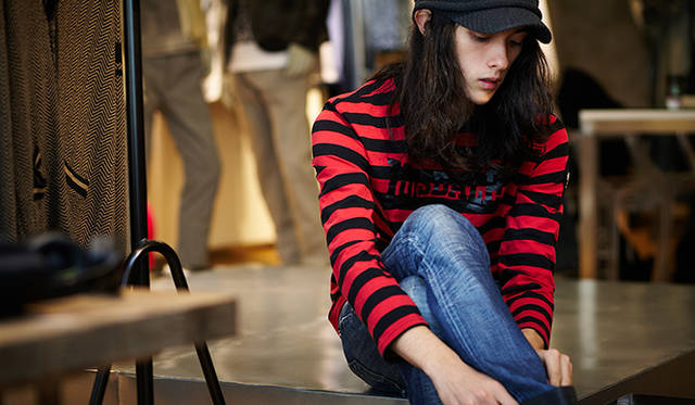 <strong>DIESEL｜ディーゼル</strong> レザーのブーツを試し履き