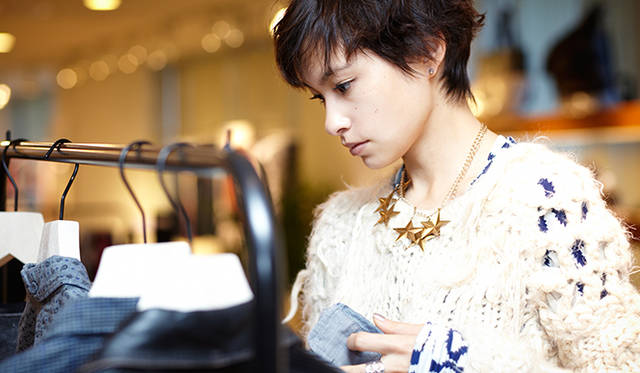 <strong>DIESEL｜ディーゼル</strong> 「贈りたいプレゼント」をセレクトする太田さん