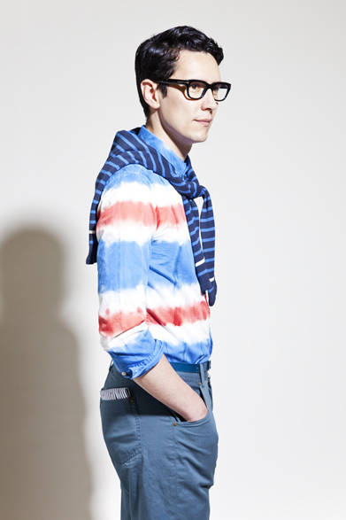 <strong>BURNER｜バーナー</strong>　2013春夏コレクション　シャツ1万5750円、ニット(肩掛け) 1万6800円、ベルト9660円、パンツ1万3650円、ハンカチ1260円