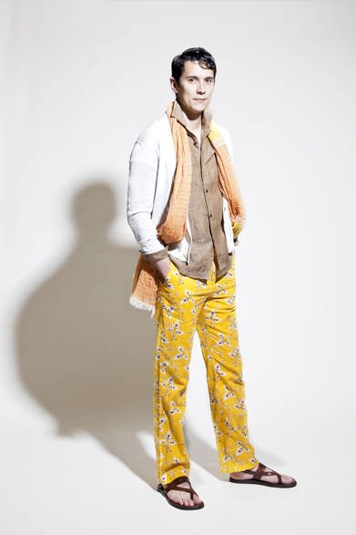 <strong>BURNER｜バーナー</strong>　2013春夏コレクション　ニットカーディガン1万9950円、リネンシャツ1万5750円、ストール8400円、パンツ1万7850円