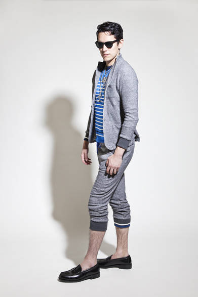 <strong>BURNER｜バーナー</strong>　2013春夏コレクション　ジャケット2万5200円、ニット1万6800円、パンツ1万6800円、アンカーネックレス4725円、ウィールネックレス4725円、サングラス1万5750円