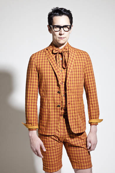 <strong>BURNER｜バーナー</strong>　2013春夏コレクション　ジャケット2万4150円、シャツ1万5750円、ボウタイ5040円、ショーツ1万3650円