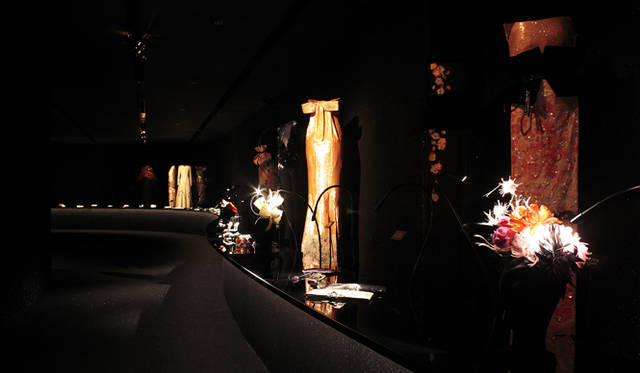 <strong>GIORGIO ARMANI｜ジョルジオ アルマーニ</strong>　東日本大震災を受けて日本へ捧げた、2011/12秋冬のジョルジオ ア ルマーニ プリヴェ クチュール コレクション。