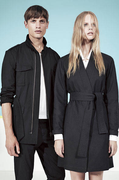 　2013春夏コレクション　左／FIELD JACKET 3万240円、右／KIMONO JACKET 参考商品