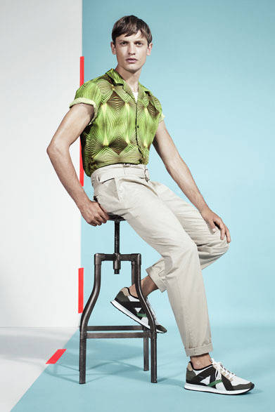 　2013春夏コレクション　REVERS SHIRT 1万5120円、CAVALRY PANT 1万5750 円、SLVR AR-10（シューズ）1万6905円