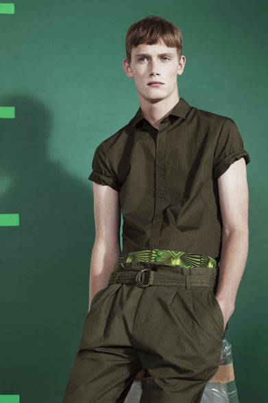 　2013春夏コレクション　SUMMER SHIRT 1万4490円、BEACH SHORT 1万1445円、BELTED PANT 参考商品