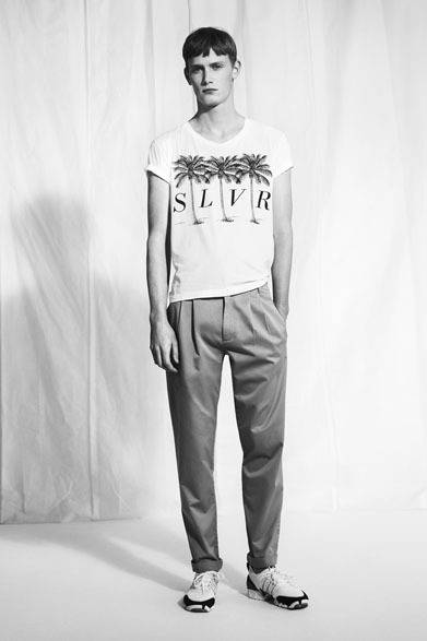 　2013春夏コレクション　GRAPHIC DEEP CREW NECK 8505円、PLEATED TWILL SHORT 参考商品、SML CONCEPT 1万5750円