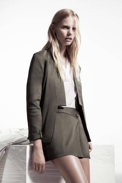 　2013春夏コレクション　KIMONO JACKET 2万9610円、SS SHIRT 1万3860円、OVERLAY SHORT PANT 1万7535円