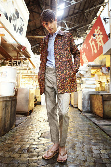 <strong>beautiful people｜ビューティフル ピープル</strong>　2013春夏コレクション　bekko soutien collar coat 6万5100円、finx oxford B.D.shirt 2万6250円、komon jacquard slacks 2万9400円、python seta 3万9900円