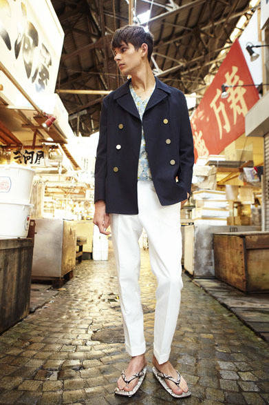 <strong>beautiful people｜ビューティフル ピープル</strong>　2013春夏コレクション　c/washi　pea coat 75600円、c/washi slacks　3万7800円、python seta 3万9900円