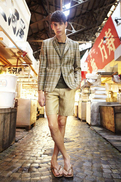 <strong>beautiful people｜ビューティフル ピープル</strong>　2013春夏コレクション　edo madoras 3 patch jacket 6万9300円、edomadras printed pullover 2万9400円、python seta 3万9900円