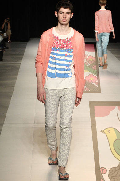 <strong>beautiful people｜ビューティフル ピープル</strong>　2013春夏コレクション　shinethrough ramie cardigan 2万9400円、100/2 jersey hanafuda T shirt 1万4700円、100/2 jersey hanafuda T shirt 1万4700円、python seta 3万9900円