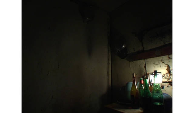 <strong>『MU〔無〕－ペドロ コスタ＆ルイ シャフェス』展</strong>　ペドロ コスタ 「少年という男、少女という女」 2005 年、映像インスタレーション、所蔵：セラルヴェス美術館　© Pedro Costa Courtesy of the artist