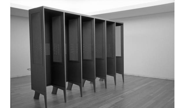 <strong>『MU〔無〕－ペドロ コスタ＆ルイ シャフェス』展</strong>　ルイ シャフェス 「私が震えるのを見よ」 2005 年、鉄にペイント、241(高さ) x 372 x 117 cm、所蔵：セラルヴェス美術館　© Rui Chafes Courtesy of the artist