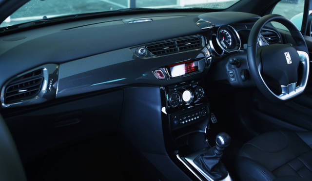 <strong>Citroen DS3 Sport Chic Ultra Prestige｜シトロエン DS3 スポーツシック ウルトラプレステージ</strong>