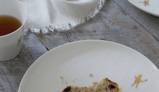 <strong> mintdesigns｜ミントデザインズ</strong>　テーブルウェア　DOT DOLLS PLATE 2940円