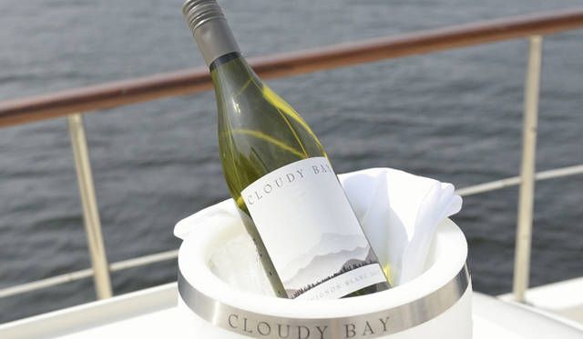 <strong>Cloudy Bay｜クラウディー ベイ</strong>　今年の新作「クラウディー ベイ ソーヴィニヨン ブラン 2012」は、果実味あふれる、すっきりとさわやかな酸味はそのままに、樽の発酵によってバランスのよい肉感がくわわった極上ワインに仕上がっている
