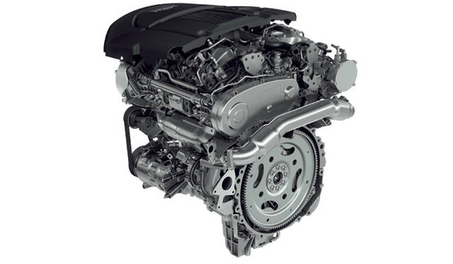 <strong>Land Rover Range Rover｜ランドローバー レンジローバー</strong><br />2,993cc V型6気筒 ターボディーゼルエンジン登載モデルは 最高出力258kW（190ps）/4,000rpm、最大トルク600Nm/2,000rpm　燃費は7.5ℓ/100km 0-100km/h加速7.9秒 車両重量はもっとも軽く2,160kgだ